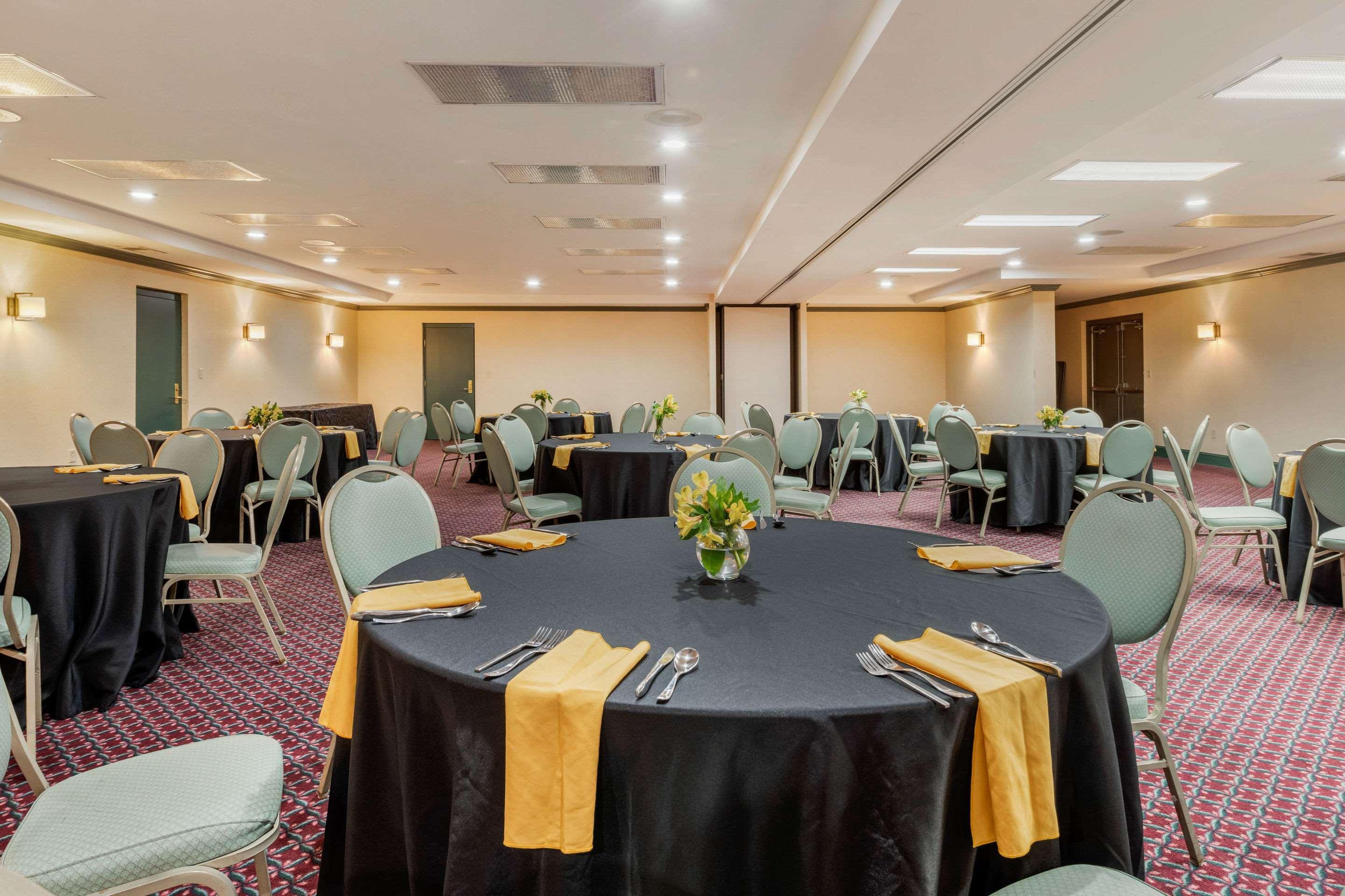 Clarion Hotel&Conference Center Harrisburg West New Cumberland Buitenkant foto
