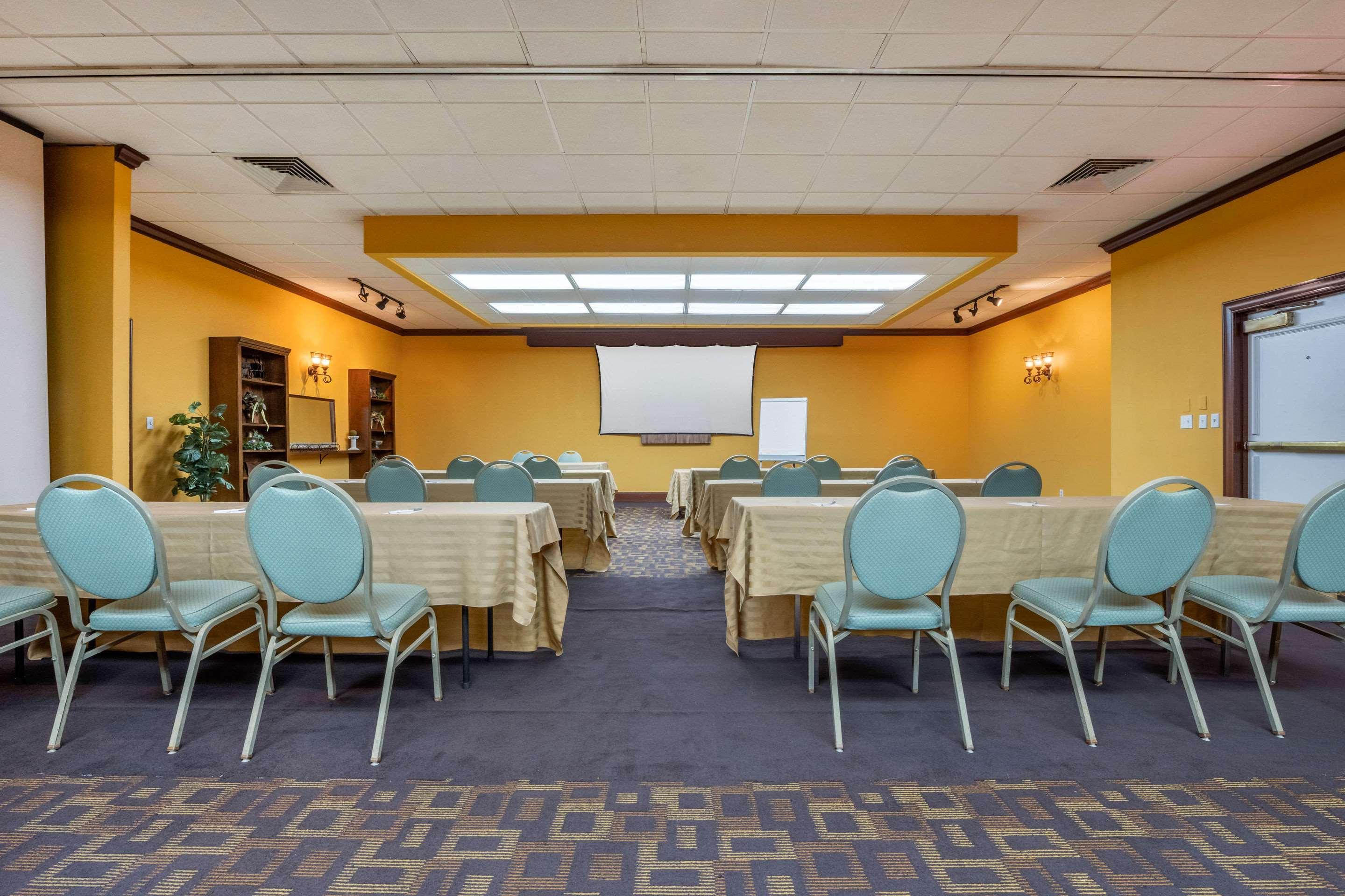 Clarion Hotel&Conference Center Harrisburg West New Cumberland Buitenkant foto