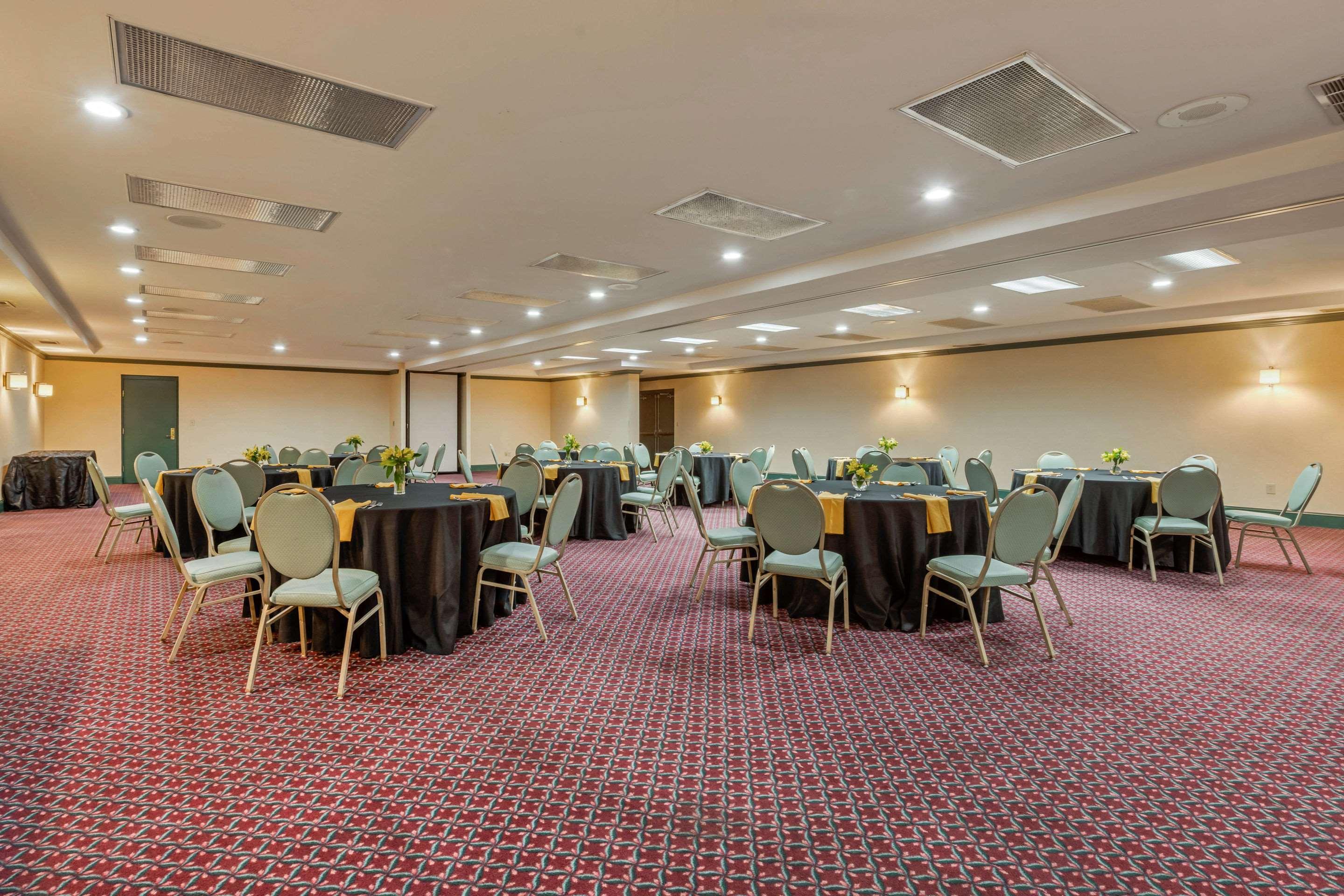 Clarion Hotel&Conference Center Harrisburg West New Cumberland Buitenkant foto