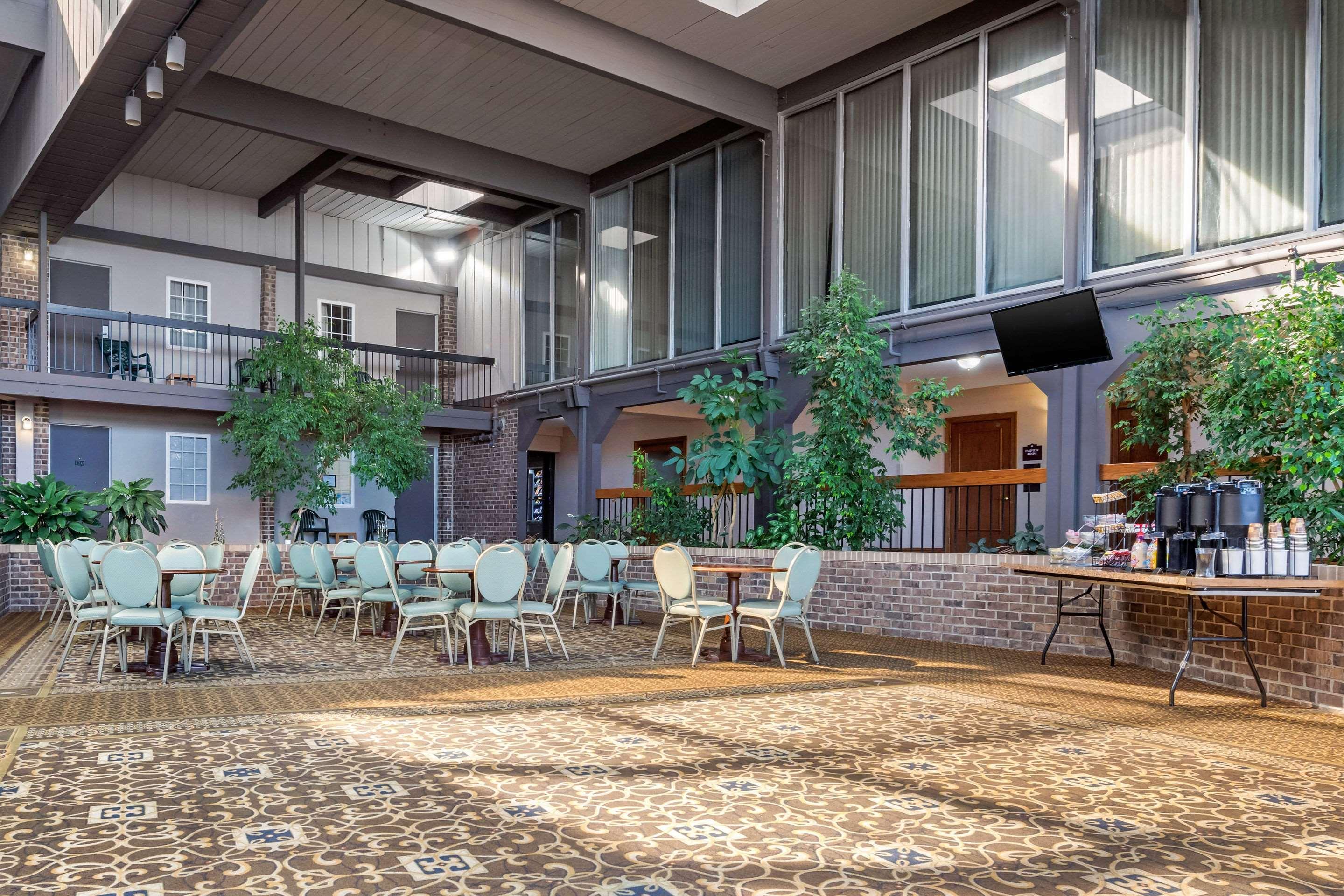 Clarion Hotel&Conference Center Harrisburg West New Cumberland Buitenkant foto