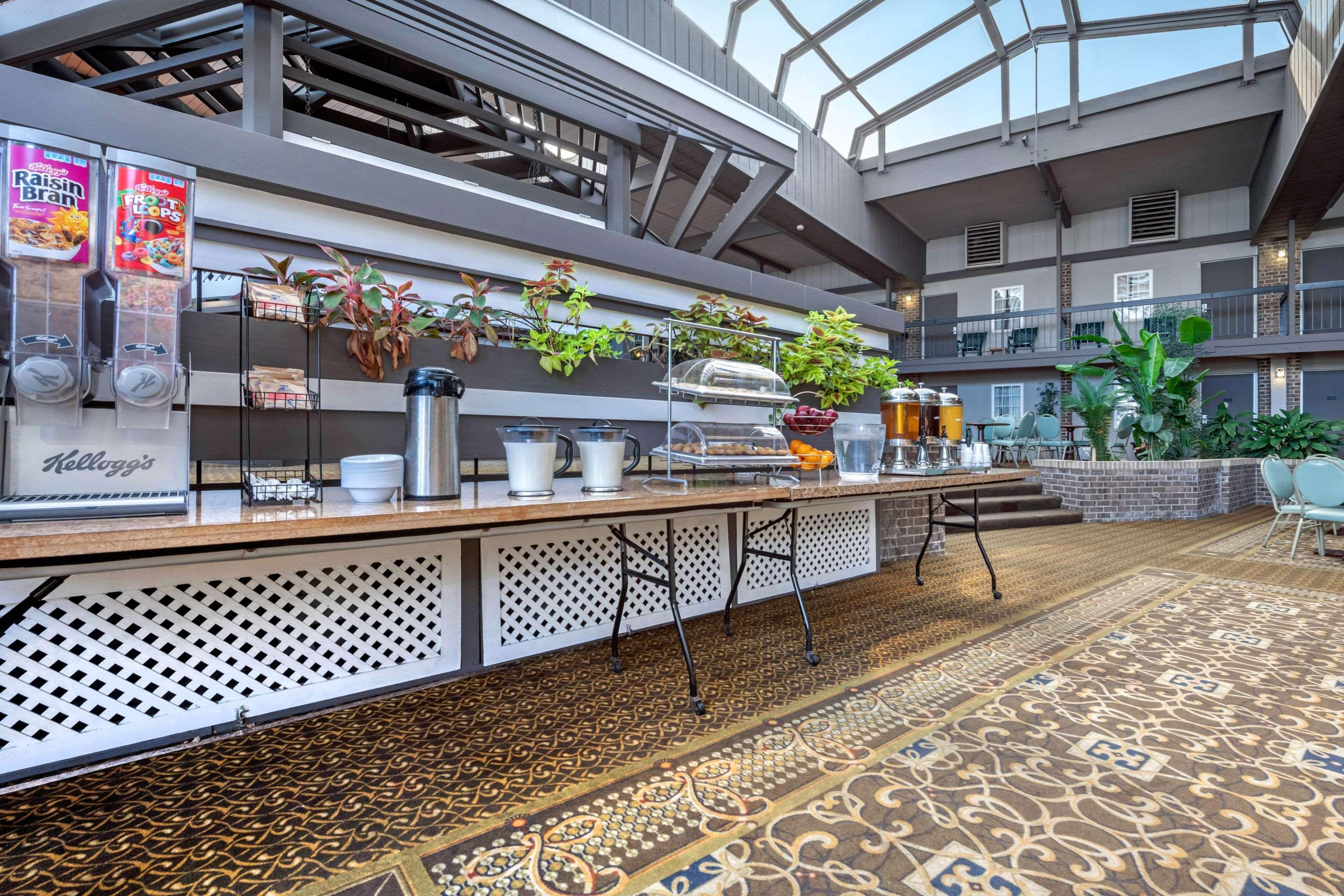 Clarion Hotel&Conference Center Harrisburg West New Cumberland Buitenkant foto